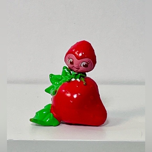 Strawberry Shortcake Berrykin Figures (3) - Picture 2 of 5